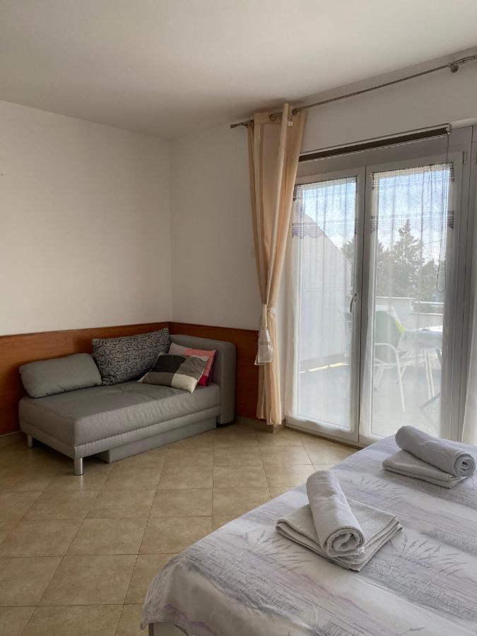 Apartmani Sara Omisalj Ngoại thất bức ảnh