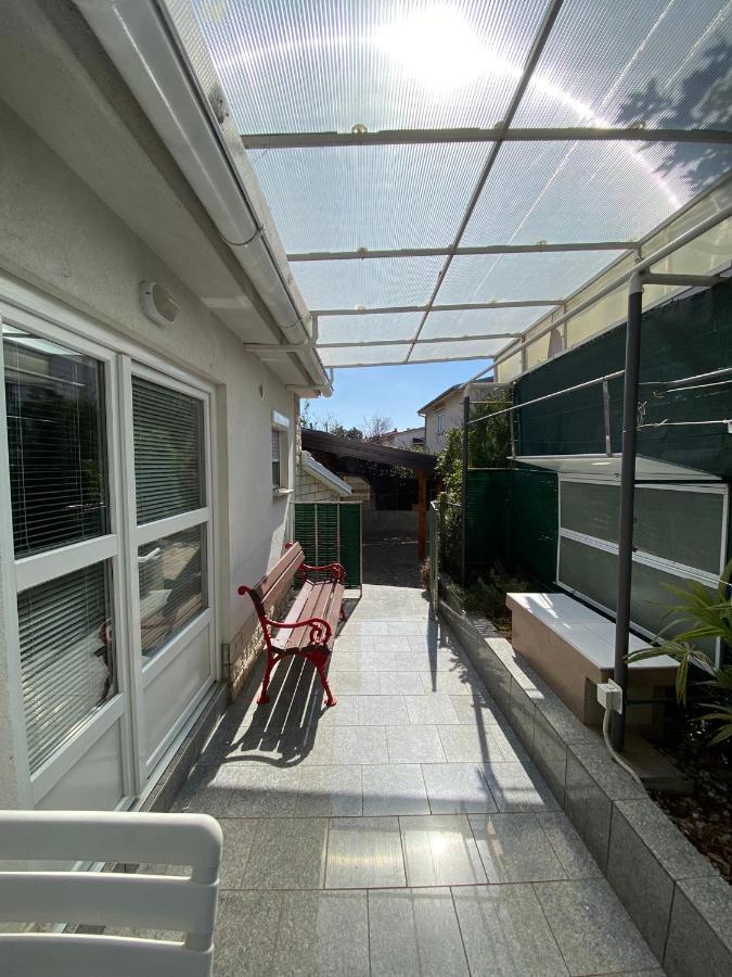 Apartmani Sara Omisalj Ngoại thất bức ảnh
